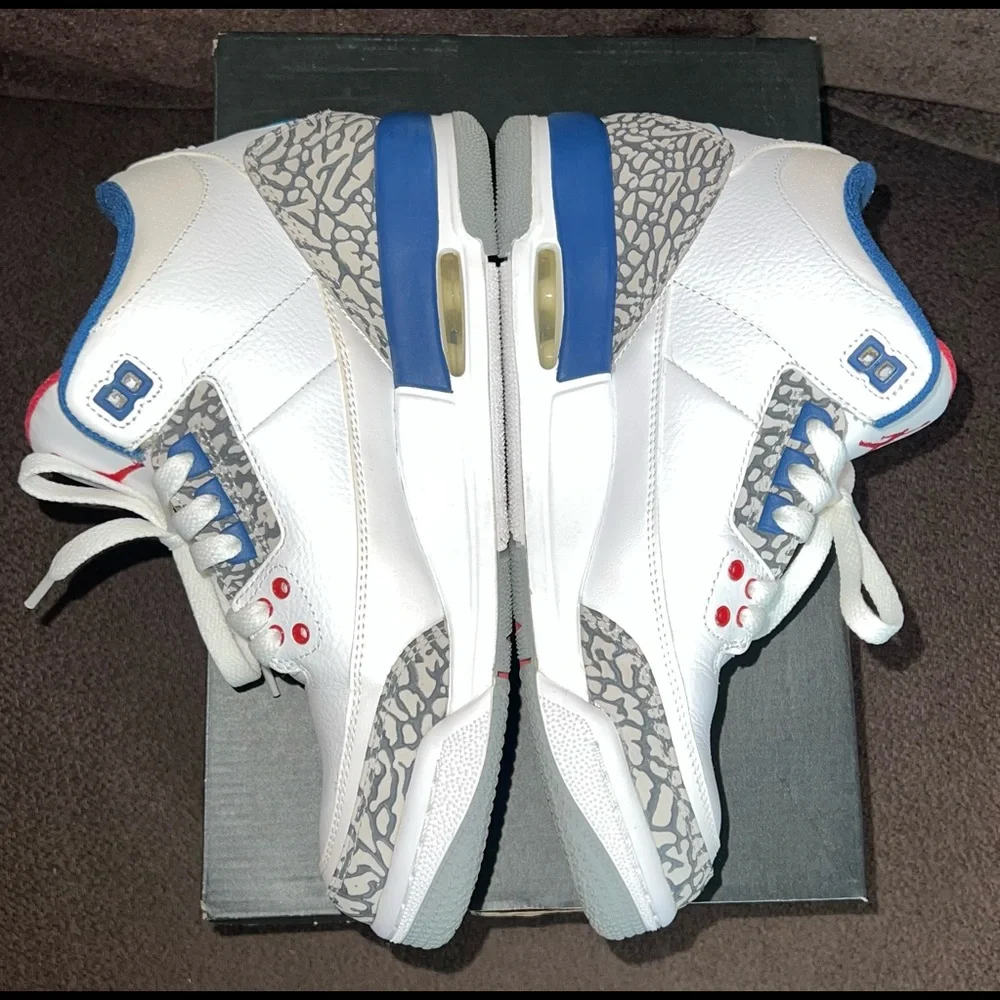 Jordan Men’s White/Blue/Red Elephant Print Sneakers